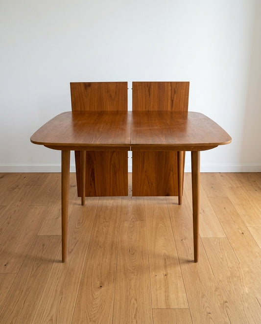 Tavolo svedese vintage anni '50 in teak e faggio, vista frontale con gambe a pannello
