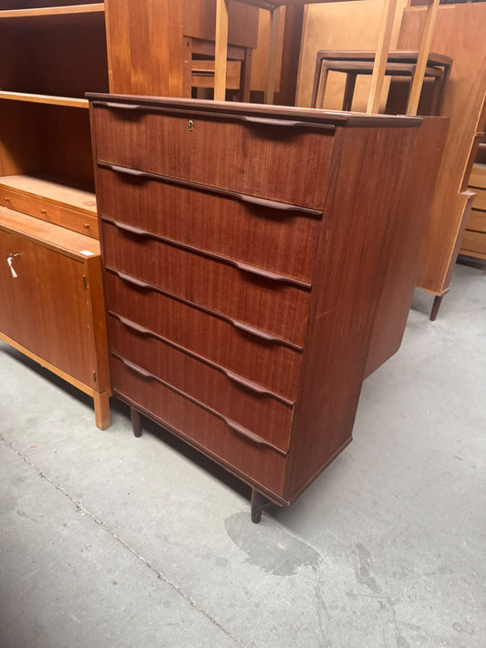Cassettiera danese vintage anni '60 in teak | maniglie a onda | 6 cassetti | 100st18
