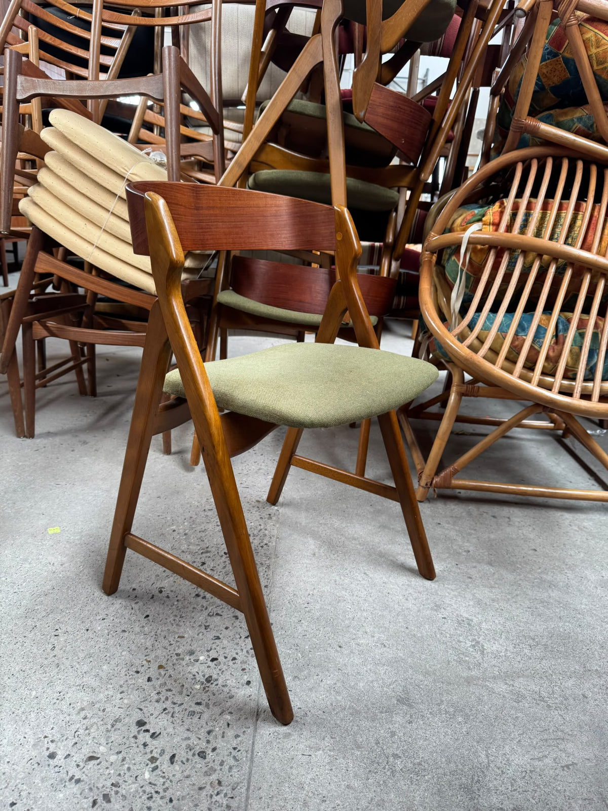 Sedie set di 6 danesi vintage anni '60 Henning Kjærnulf | schienale curvo | teak | 100vnt47