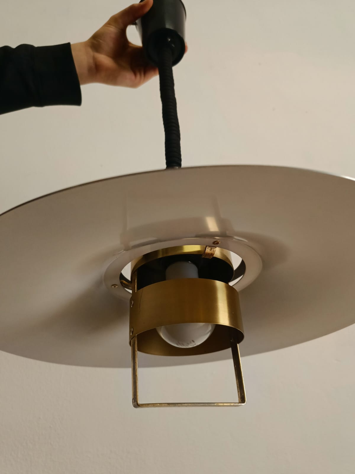 Lampada Sospensione Danese Anni '60 | Nero Ottone | Dischi | 40cm