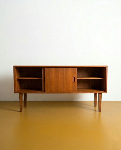Sideboard danese vintage teak anni '60, ante aperte con ripiani interni su entrambi i lati
