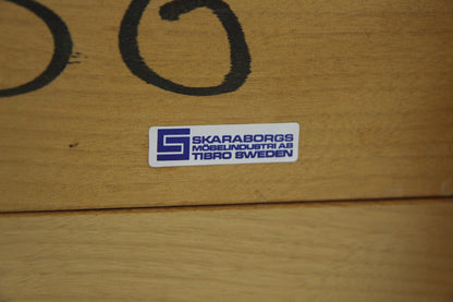 Etichetta originale Skaraborgs Möbelindustri AB Tibro Sweden su tavolo ovale in teak anni 50