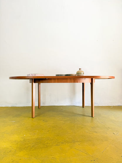 Tavolo ovale design svedese vintage anni 60 [87sw26200] misure L.151 +60 H.74 P.111