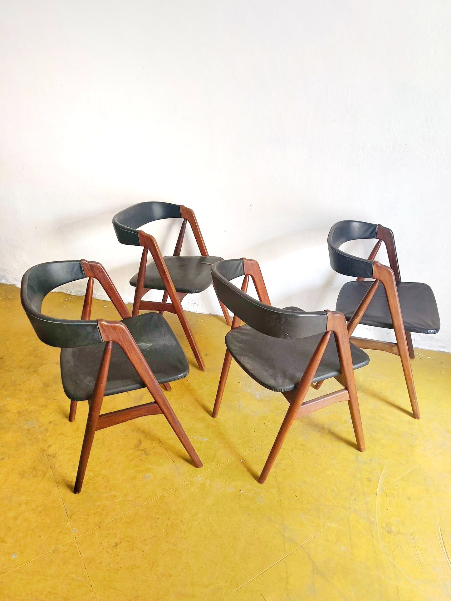 Sedie Th.Harlev mod.205 design danese originale vintage anni 60 [74st-4] * da ristoffare * misure H.73/44 L.50 P.46