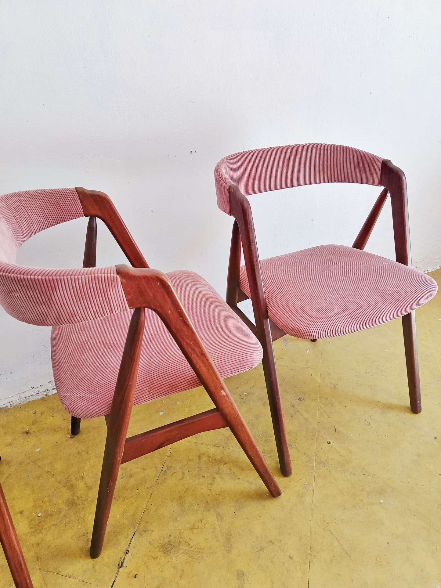 Sedie Th.Harlev mod.205 design danese originale vintage anni 60 [74st-4] * NUOVA STOFFA VELLUTO ROSA * misure H.73/44 L.50 P.46