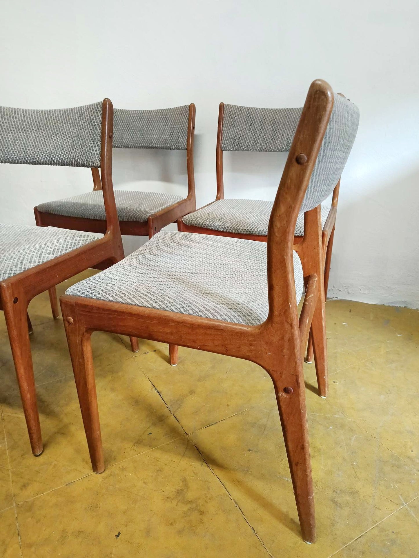 Sedie design danese vintage anni 50 misure | 4 sedie schienale imbottito