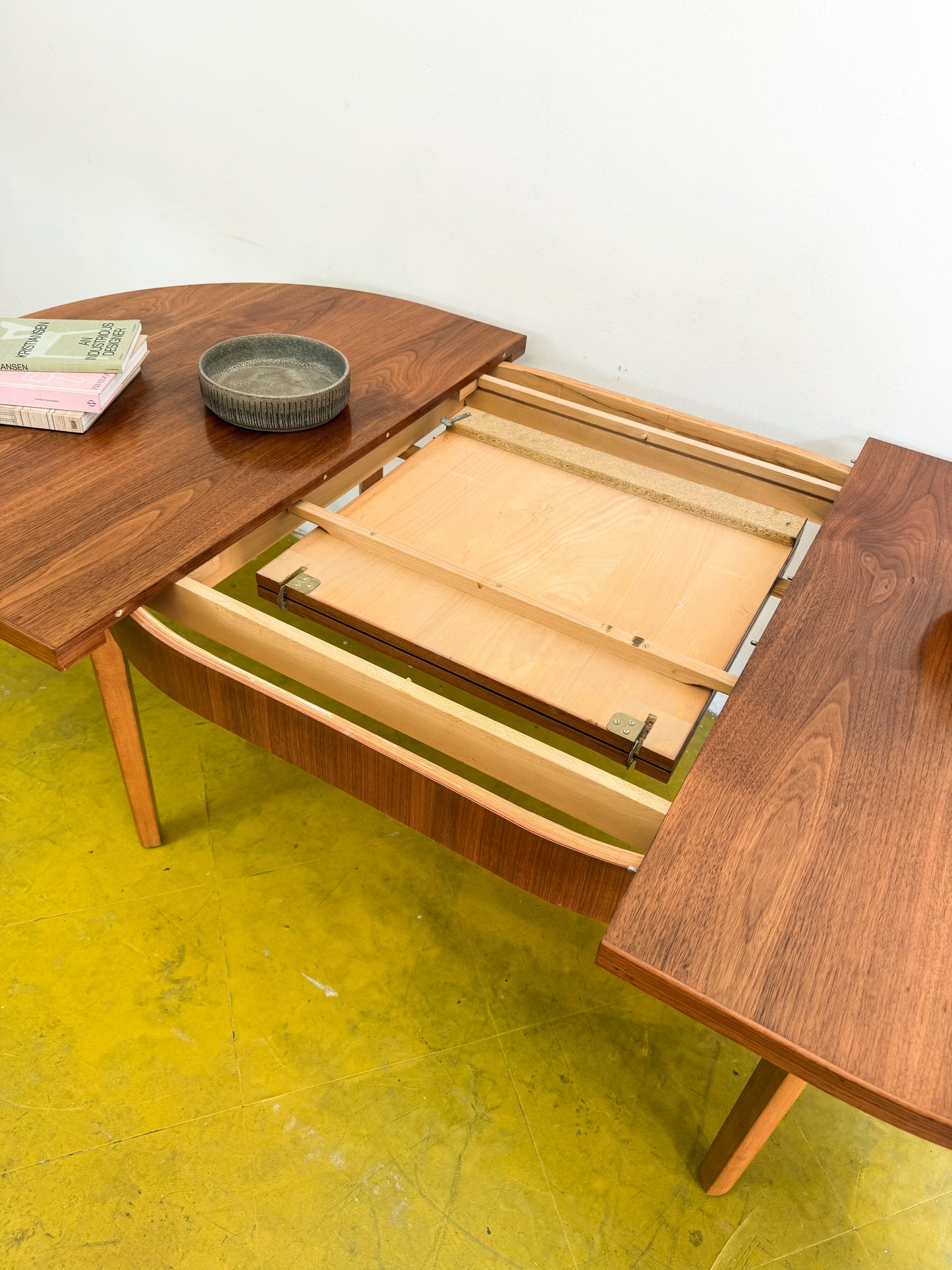 Tavolo ovale design svedese vintage anni 60 [87sw26200] misure L.151 +60 H.74 P.111