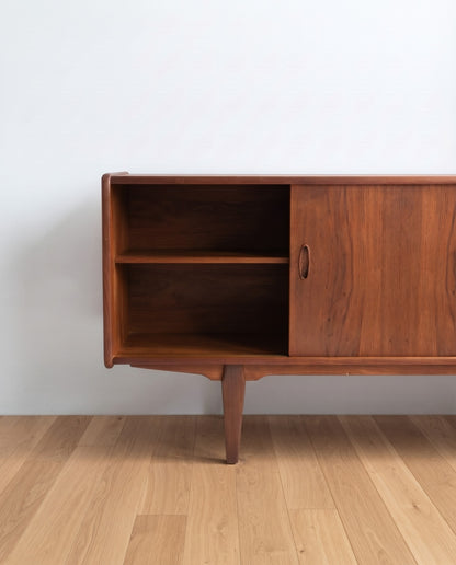 Sideboard danese vintage anni ‘60 in teak con tre ante scorrevoli| 184cm | 100st75