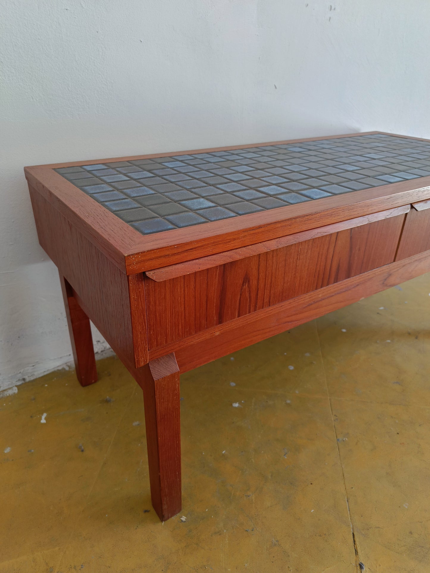Tavolino + specchio design danese vintage anni 60 [lp2] misure tavolino L.91,5 H.41,5 P.42 specchio H.115 L.59