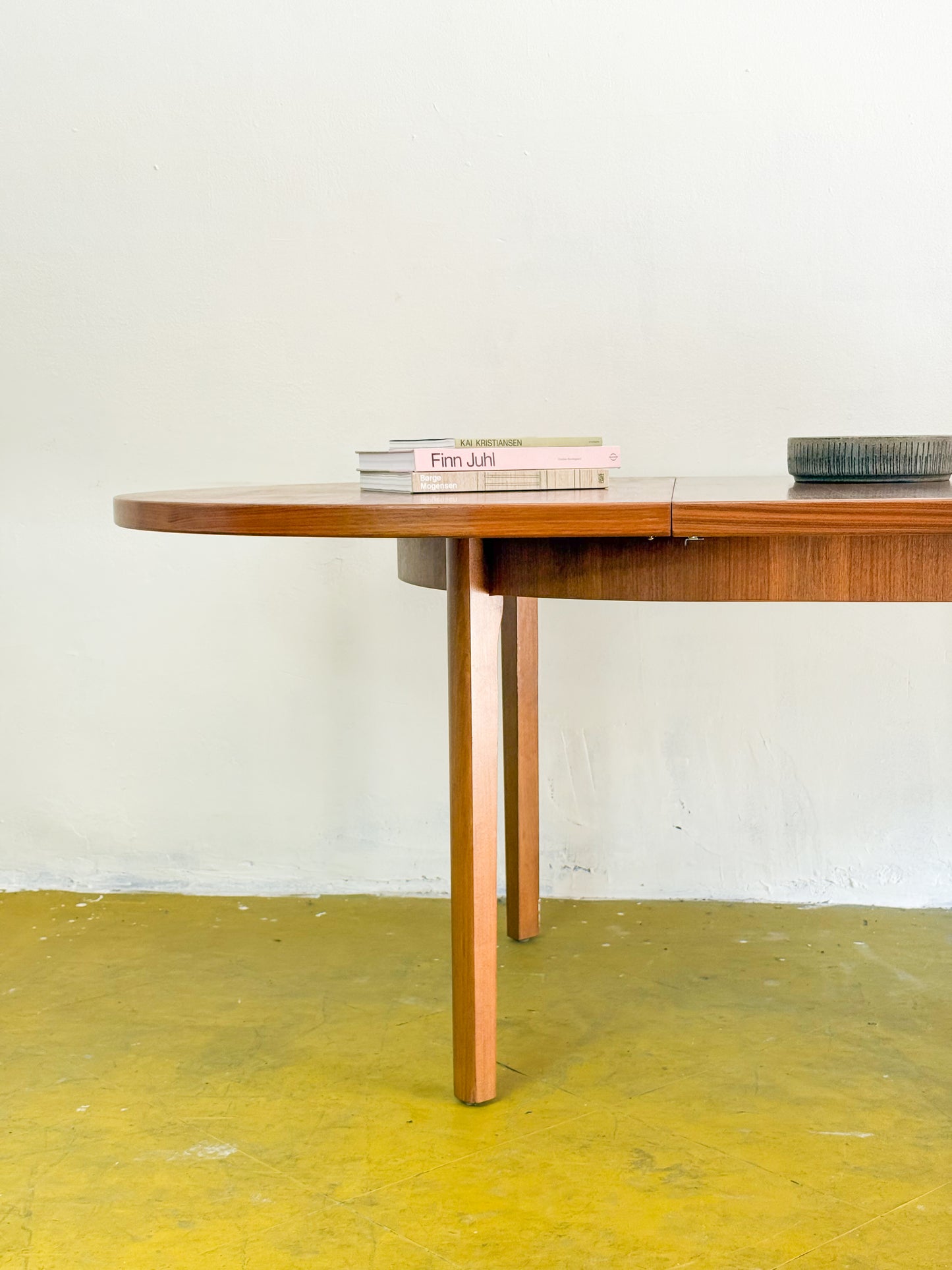 Tavolo ovale design svedese vintage anni 60 [87sw26200] misure L.151 +60 H.74 P.111