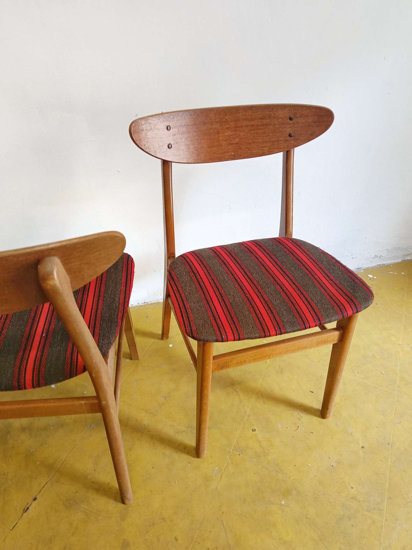 Una sedia Farstrup n.210 design danese vintage anni 50 [89j43666-due] misure L.45 H.77/46 P.40