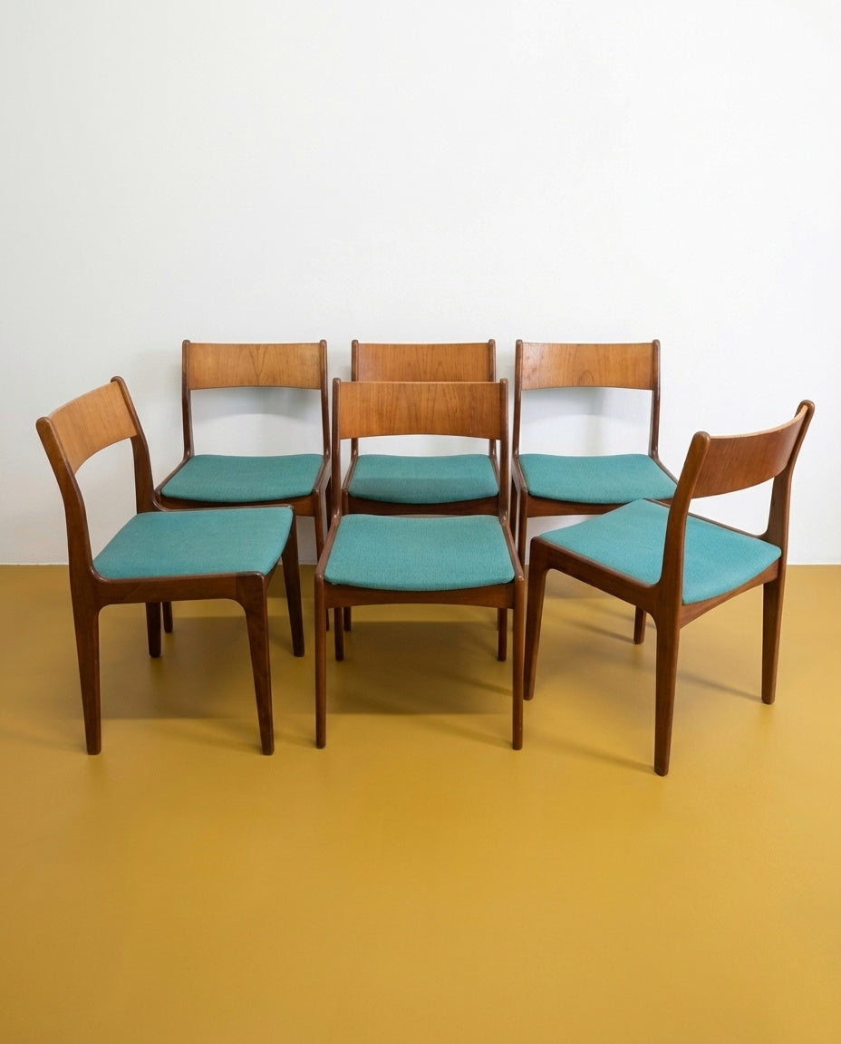 Set 6 sedie danesi vintage in teak anni 50, schienale rastremato e seduta imbottita in tessuto teal, gambe affusolate