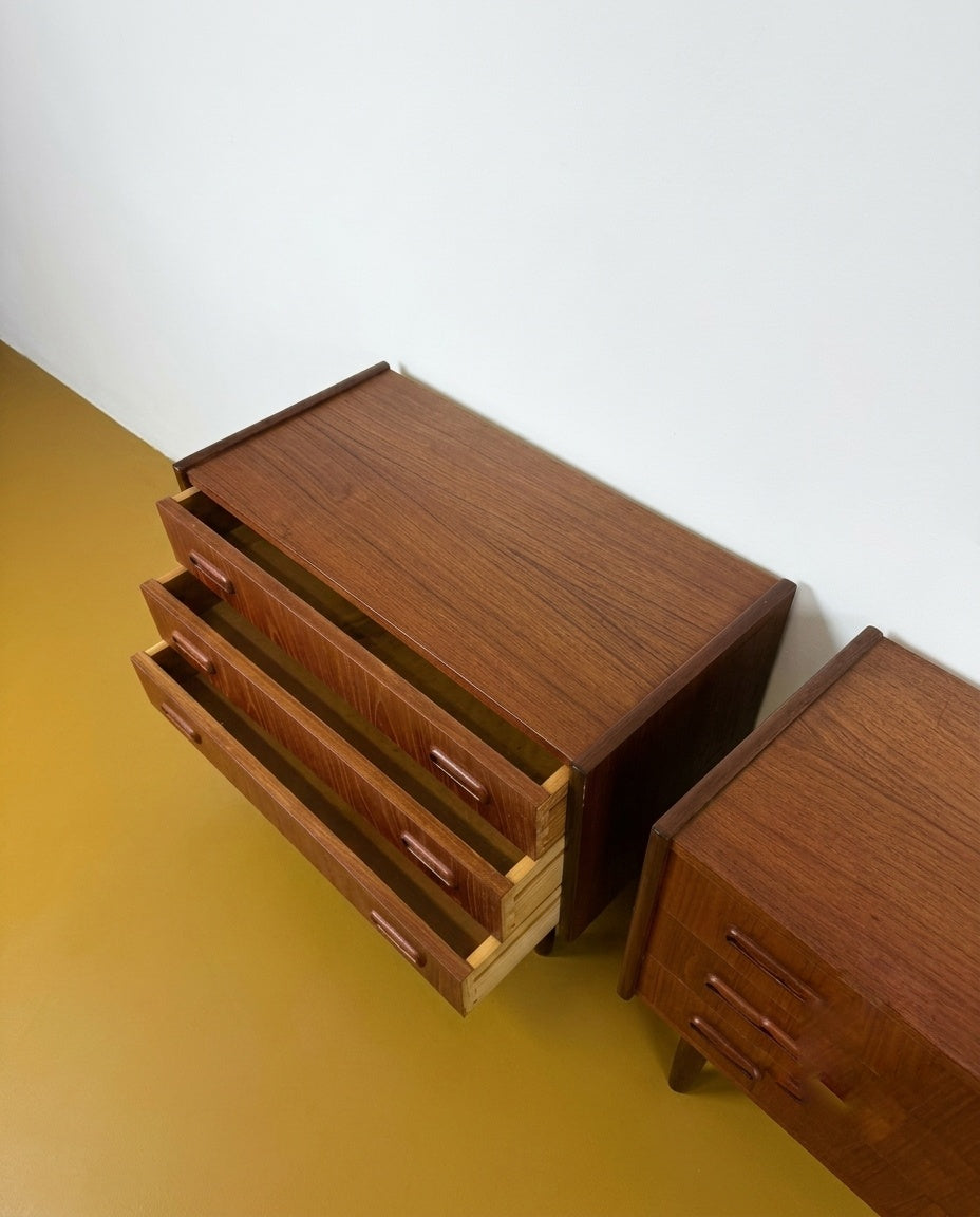 Coppia Comodini Vintage Danesi Teak Anni '50 | Tre Cassetti | 60cm | 58j37130