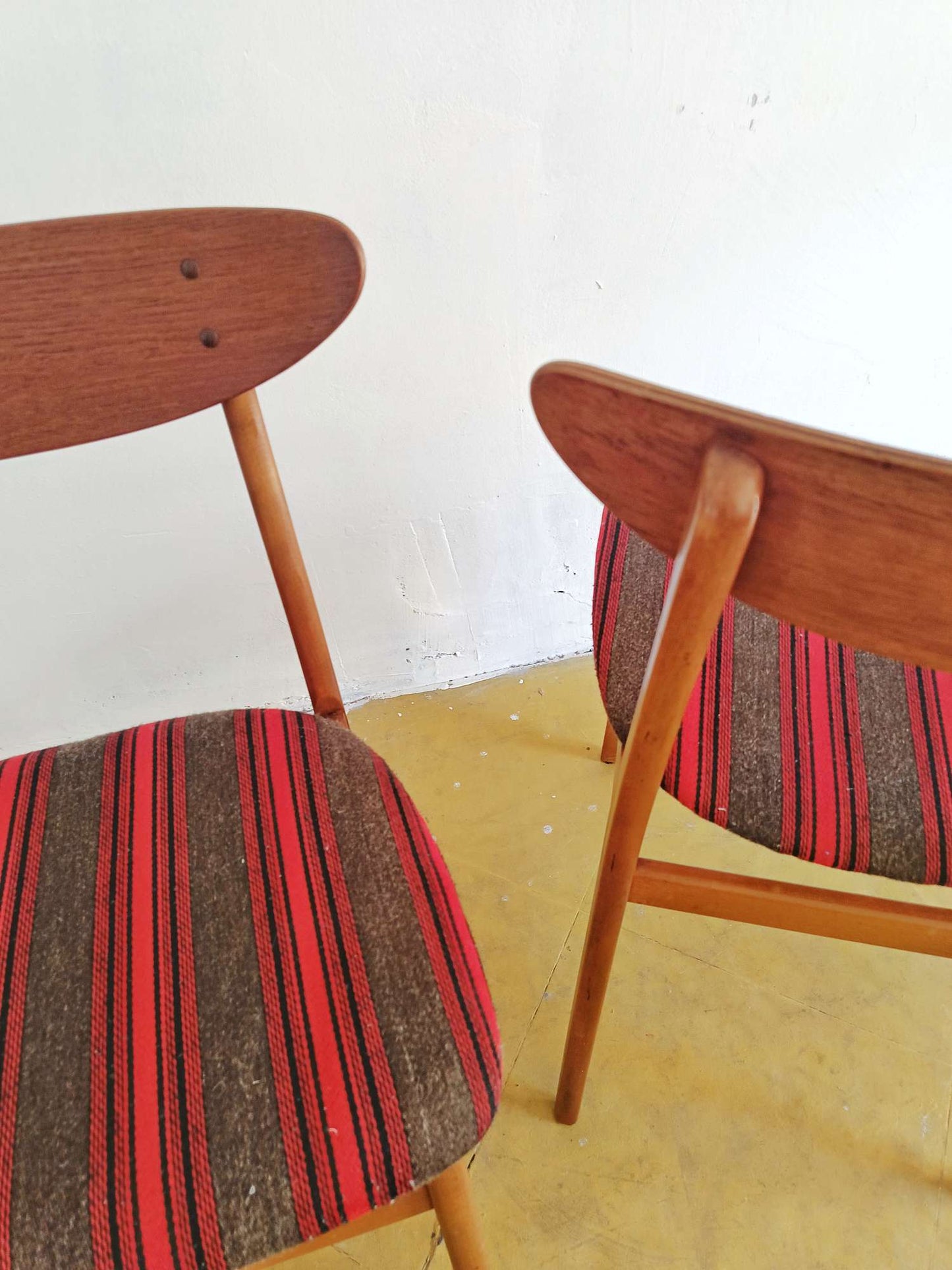 Una sedia Farstrup n.210 design danese vintage anni 50 [89j43666-due] misure L.45 H.77/46 P.40