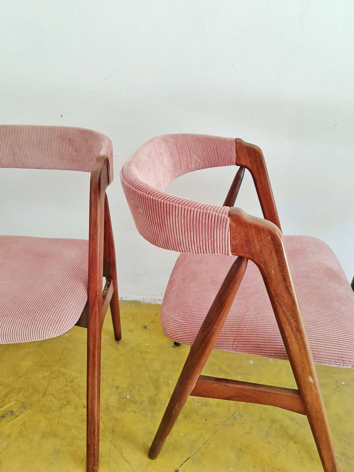 Sedie Th.Harlev mod.205 design danese originale vintage anni 60 [74st-4] * NUOVA STOFFA VELLUTO ROSA * misure H.73/44 L.50 P.46