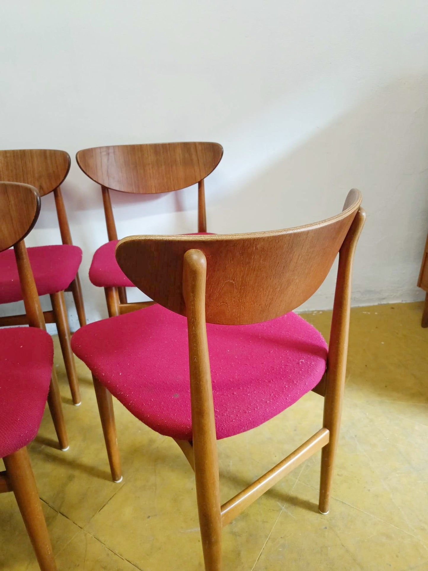 Sedie design danese vintage anni 50 | set 6 sedie fucsia