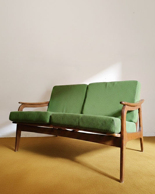 Divano 2 posti Bertil Fridhagen in teak con cuscini originali in tessuto verde, design svedese anni '50