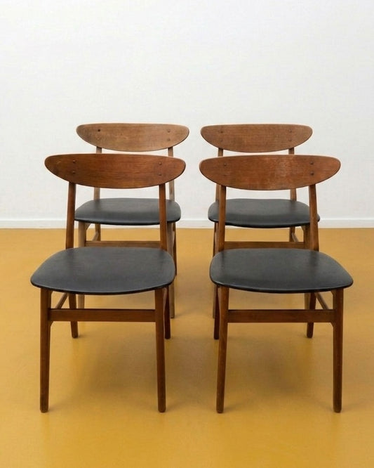 Set 4 sedie Farstrup mod. 210 danesi in teak anni 50, schienale ovale sagomato e seduta imbottita nera, gambe affusolate