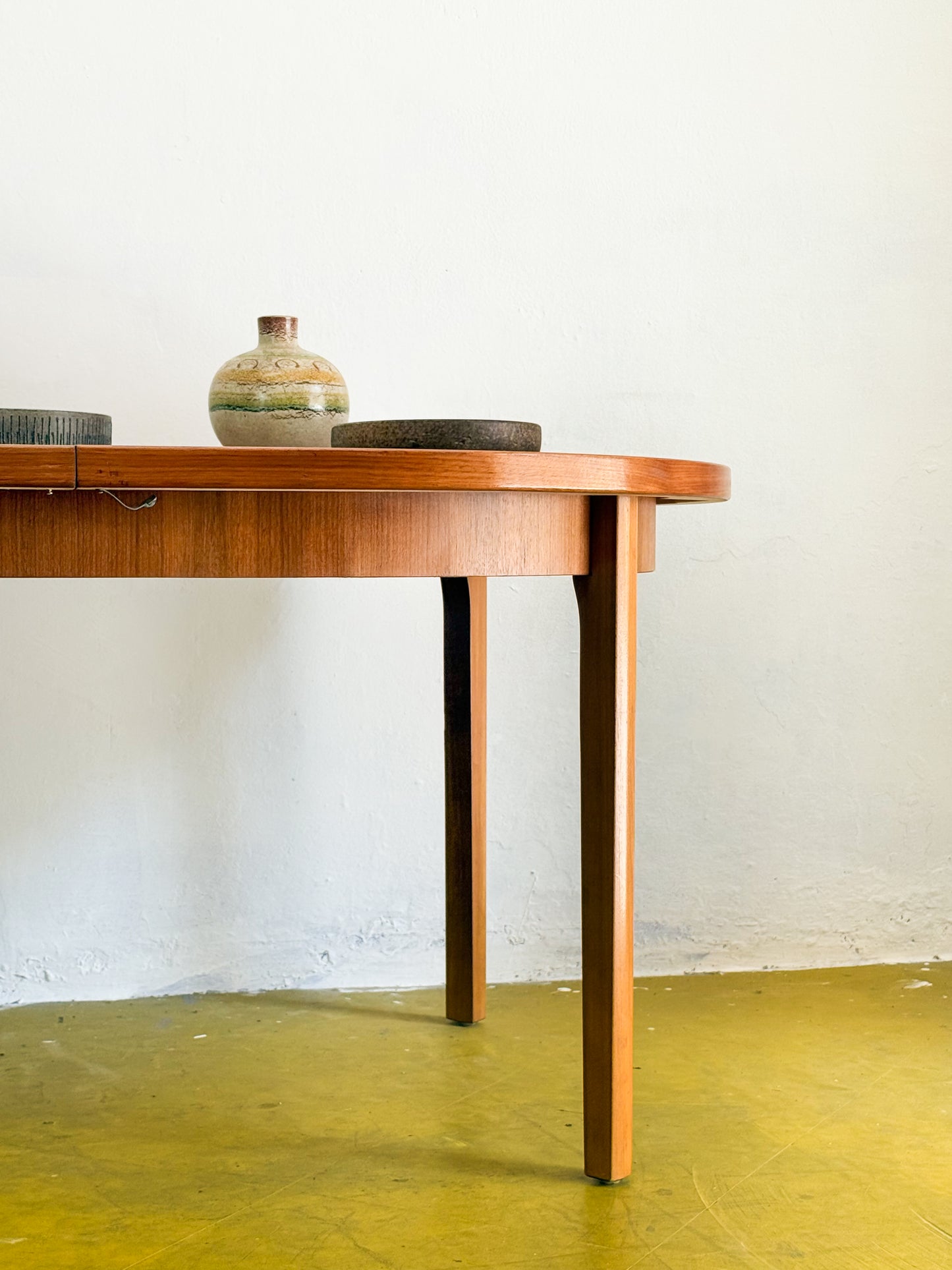 Tavolo ovale design svedese vintage anni 60 [87sw26200] misure L.151 +60 H.74 P.111