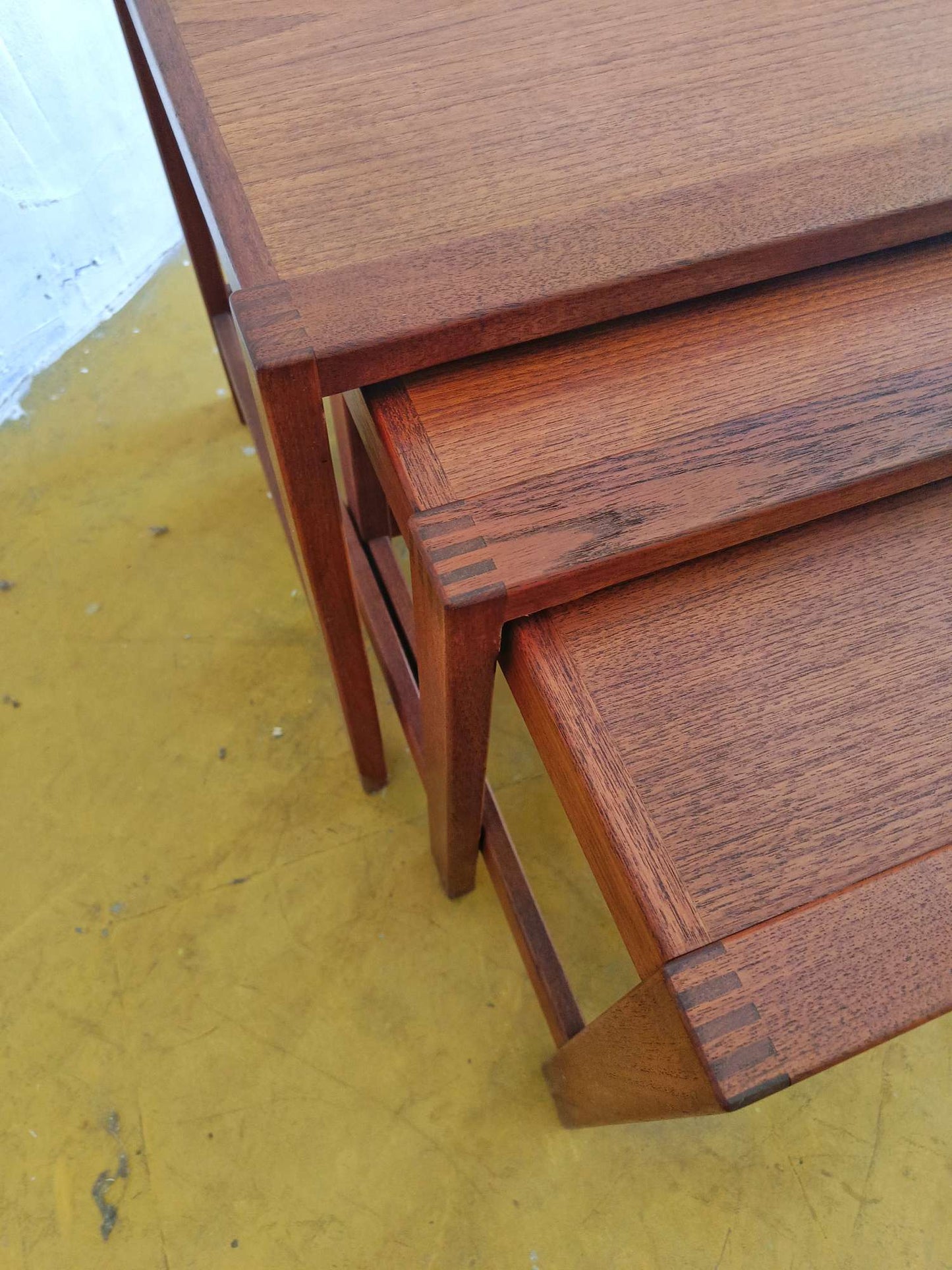 Tavolini tris Tonder Mobelvaerk design danese vintage anni 50 [trizfoz] misure L.63 H.46 P.46