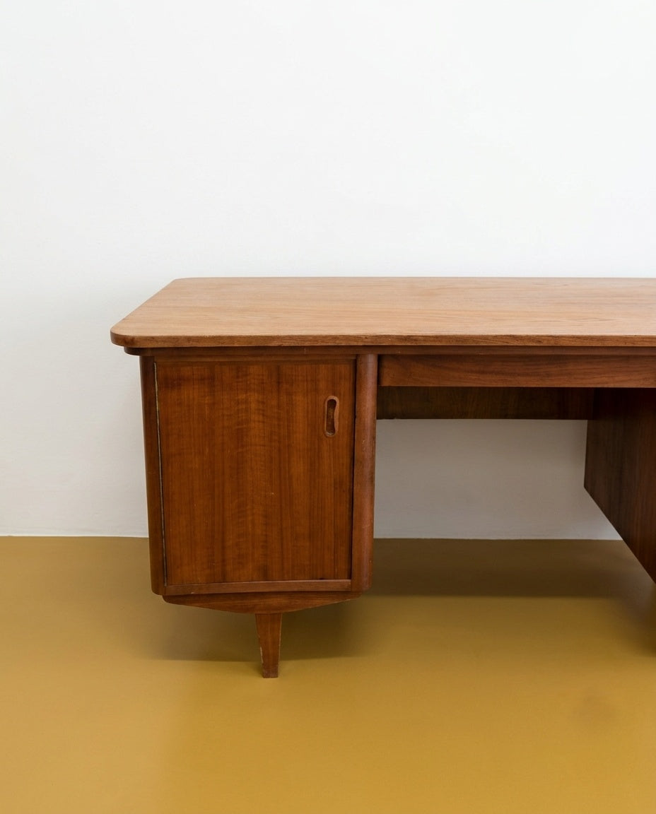 Scrivania Danese Vintage Anni '50 Teak | Piano curvo | 143cm | 94vnt4b