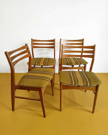 Set 4 sedie Saxo mod. 074 danesi in teak anni 60, schienale a doghe e seduta imbottita in tessuto a righe giallo e marrone