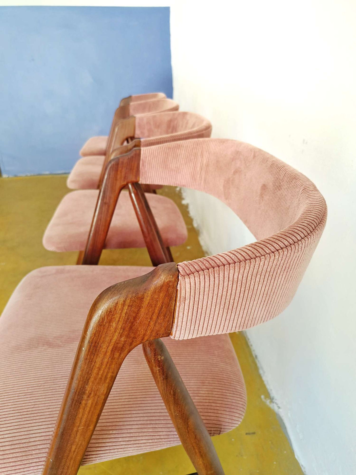 Sedie Th.Harlev mod.205 design danese originale vintage anni 60 [74st-4] * NUOVA STOFFA VELLUTO ROSA * misure H.73/44 L.50 P.46