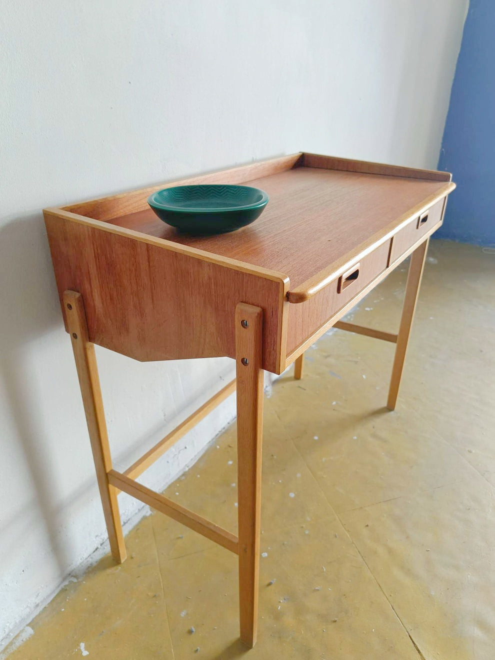 Consolle svuotatasche toletta design svedese vintage anni 60 [84sw25080] misure L.80 H.67/57 P.41
