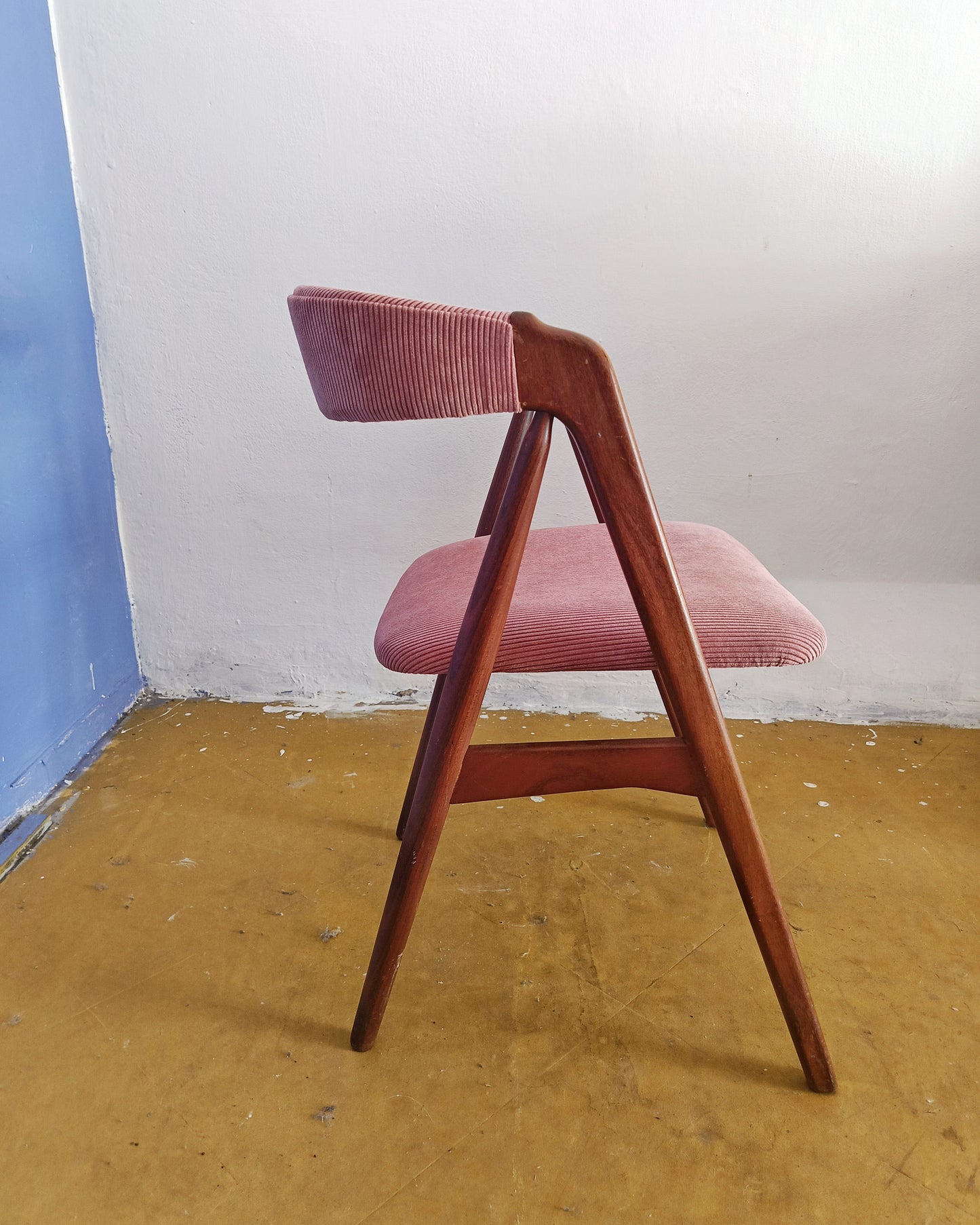 Sedie Th.Harlev mod.205 design danese originale vintage anni 60 [74st-4] * NUOVA STOFFA VELLUTO ROSA * misure H.73/44 L.50 P.46