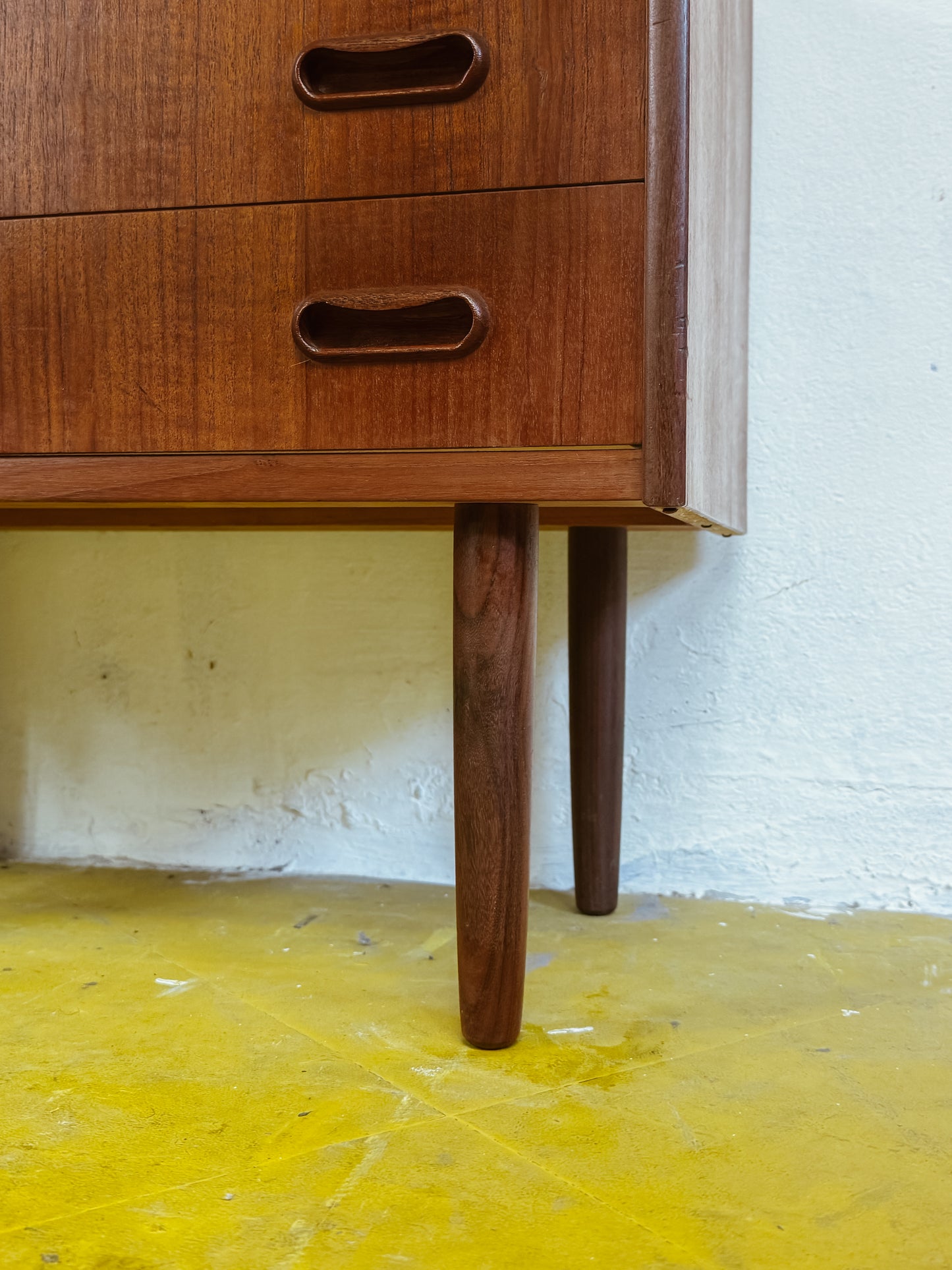 Coppia Comodini Vintage Danesi Teak Anni '50 | Tre Cassetti 60cm