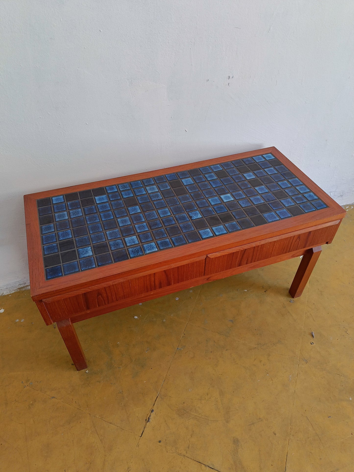 Tavolino + specchio design danese vintage anni 60 [lp2] misure tavolino L.91,5 H.41,5 P.42 specchio H.115 L.59