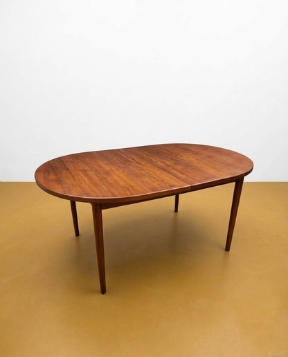 Tavolo ovale Bertil Fridhagen design svedese anni '60 | teak | 98mkt