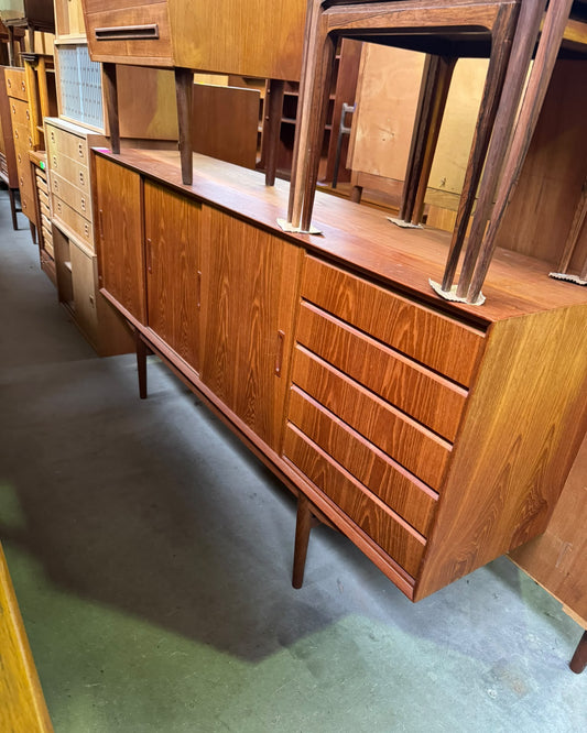 Sideboard danese vintage anni '60 | 200cm teak | ante scorrevoli e 5 cassetti | 100st59