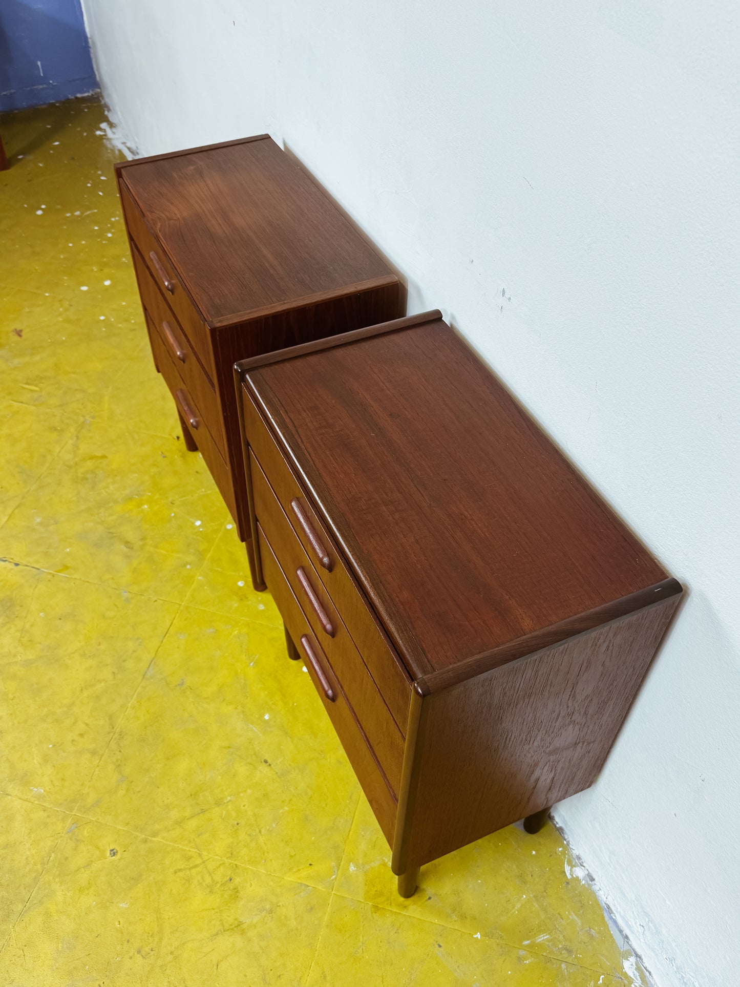 Coppia Comodini Vintage Danesi Teak Anni '50 | Tre Cassetti Compatti