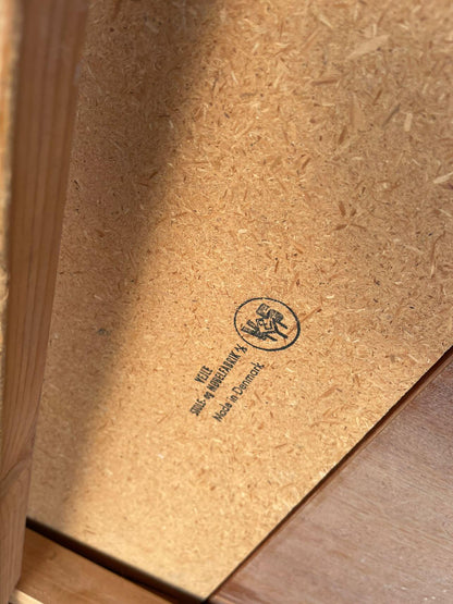 Etichetta originale su tavolo Henning Kjærnulf danese in teak anni 60, certificazione di autenticità
