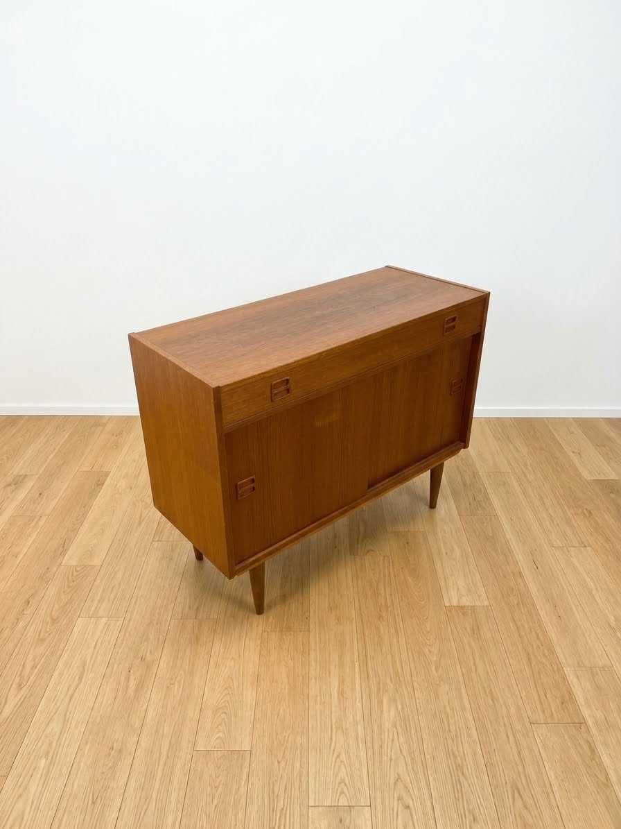 Sideboard compatto danese vintage in teak con cassetto e ante scorrevoli | 100st64