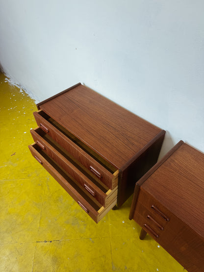 Coppia Comodini Vintage Danesi Teak Anni '50 | Tre Cassetti 60cm