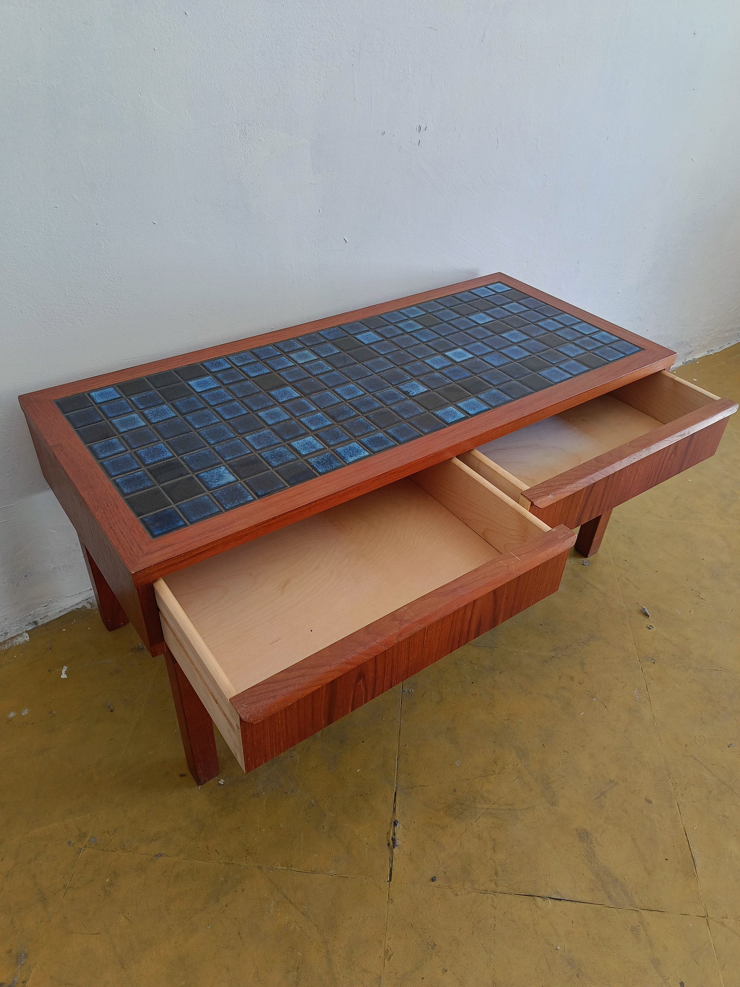 Tavolino + specchio design danese vintage anni 60 [lp2] misure tavolino L.91,5 H.41,5 P.42 specchio H.115 L.59