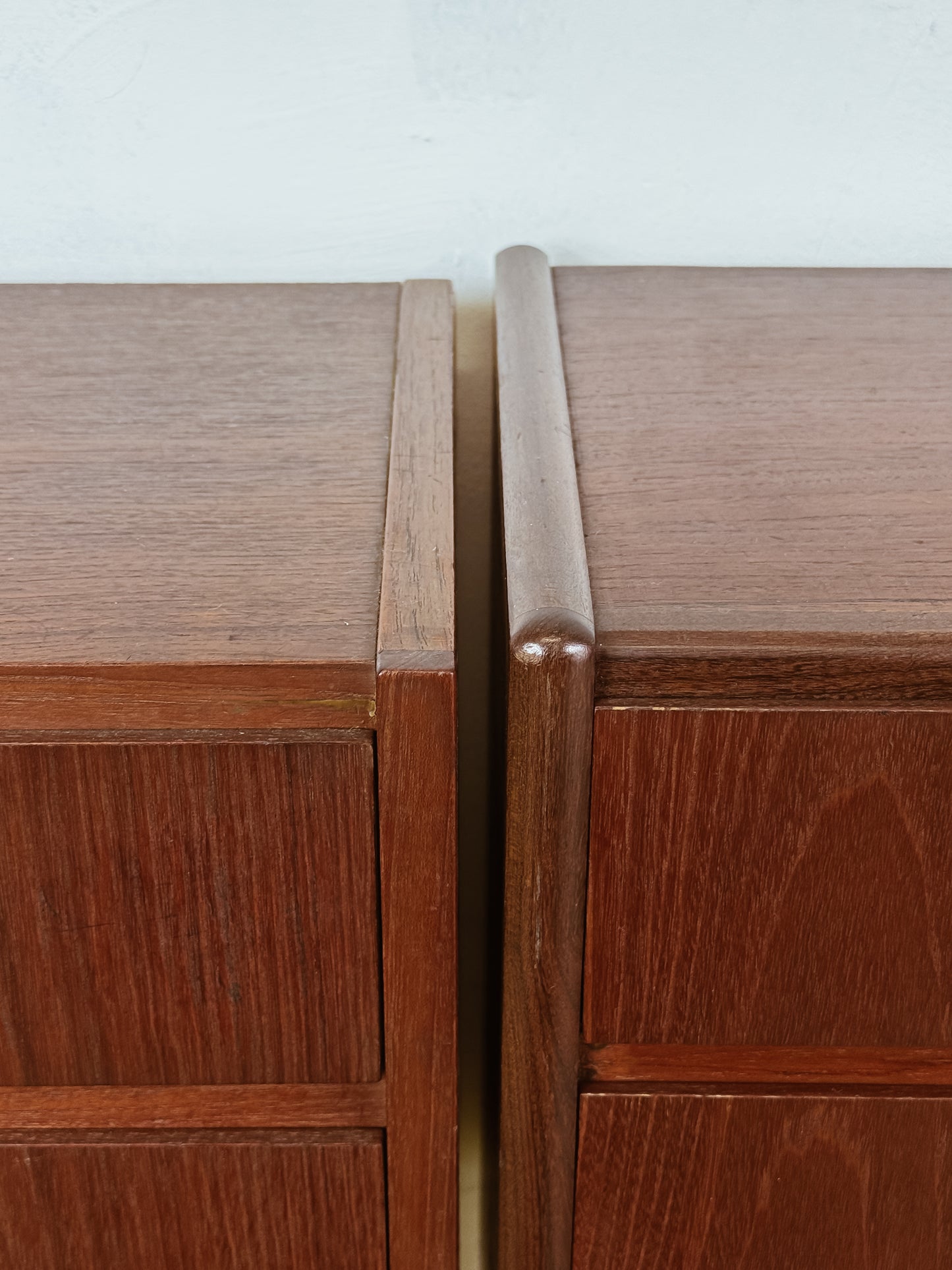 Coppia Comodini Vintage Danesi Teak Anni '50 | Tre Cassetti Compatti