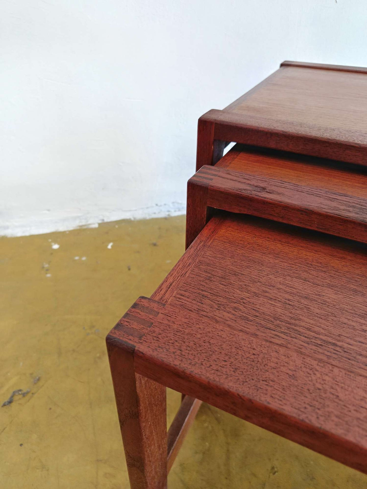 Tavolini tris Tonder Mobelvaerk design danese vintage anni 50 [trizfoz] misure L.63 H.46 P.46