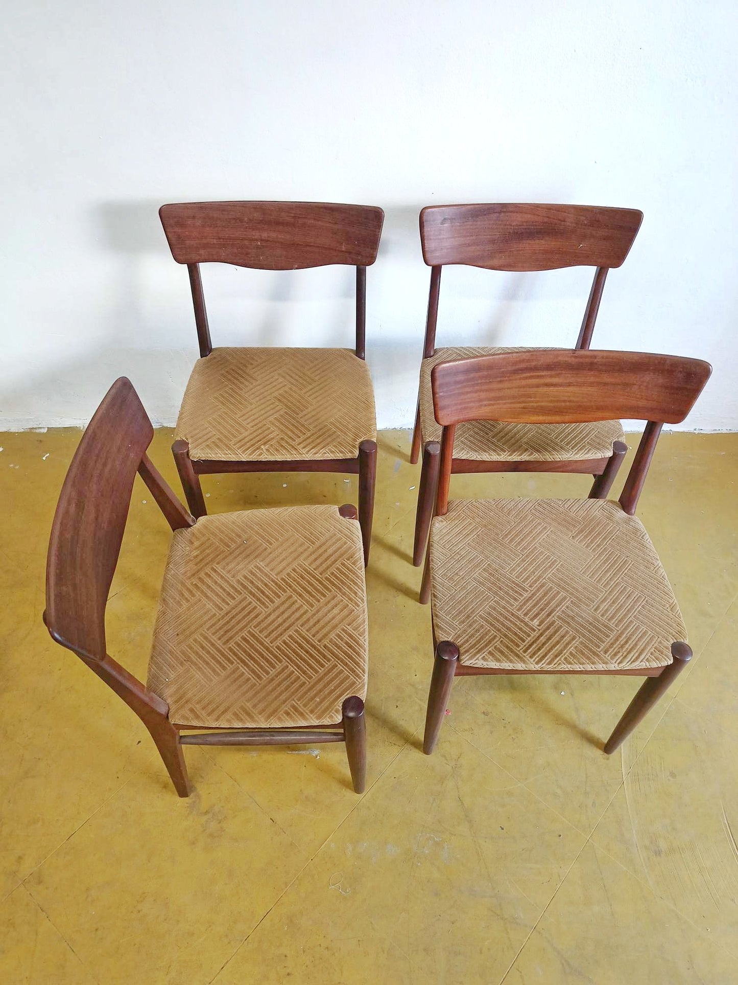 Set completo 4 sedie vintage norvegesi teak restaurate laboratorio Roma