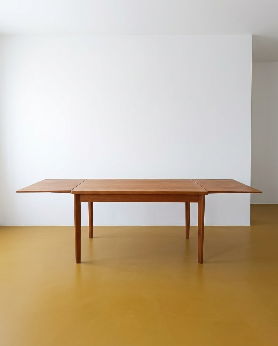 Tavolo BRDR Furbo danese in teak con un'allunga inserita, vista laterale
