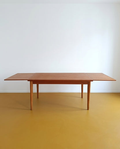 Tavolo BRDR Furbo danese in teak completamente allungato