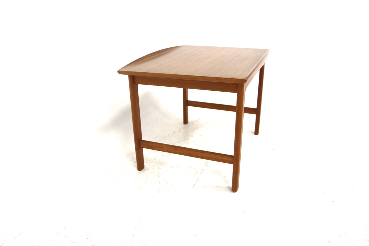 Tavolino svedese vintage Folke Ohlsson, teak, vista laterale tre quarti